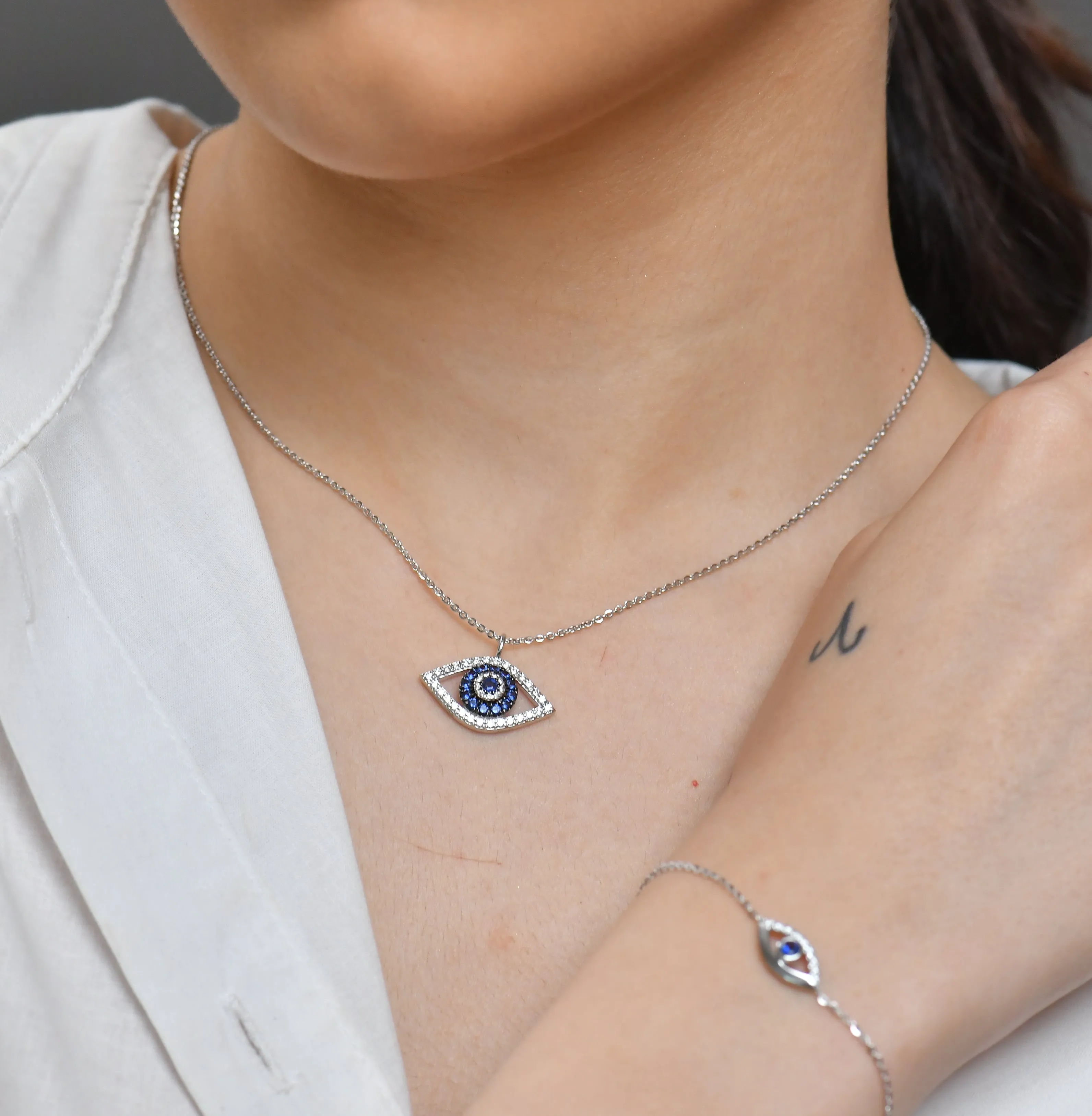 0.38 TW Diamond and Sapphire Evil Eye Pendant 18k Gold 4.76 gms