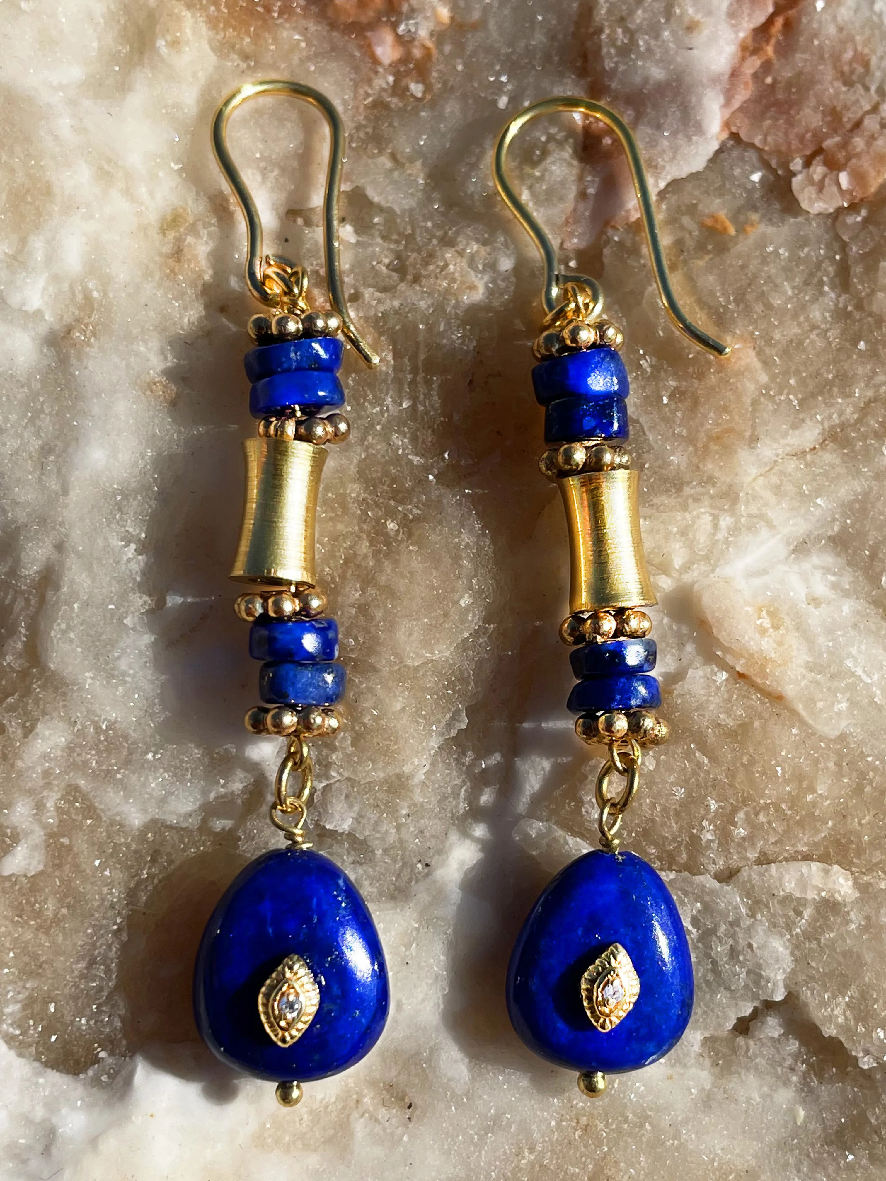 18k yellow gold earrings assembled with lapis lazuli and zirconium oxide