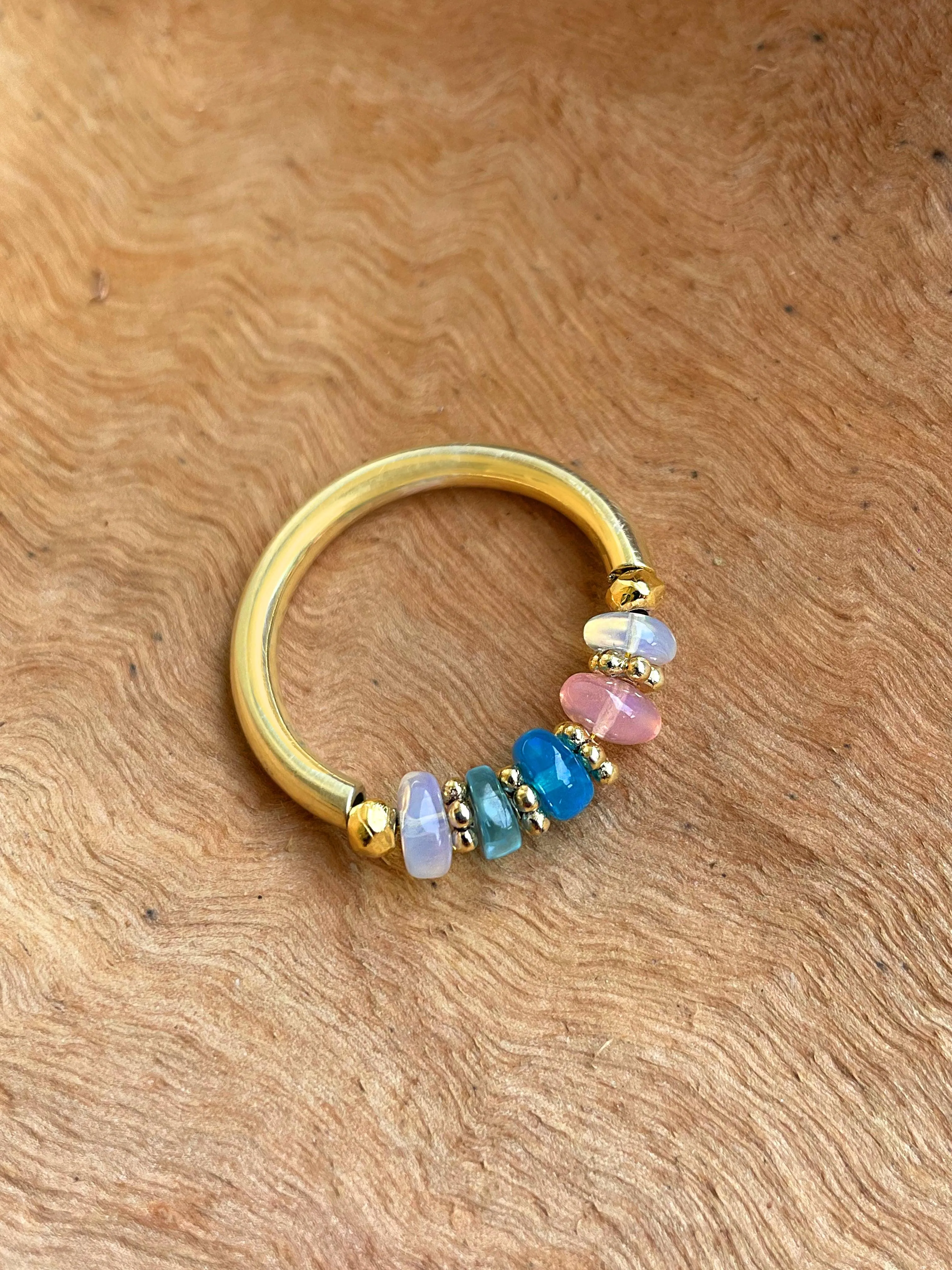 18k yellow gold ring assembled with Opal and Apatite