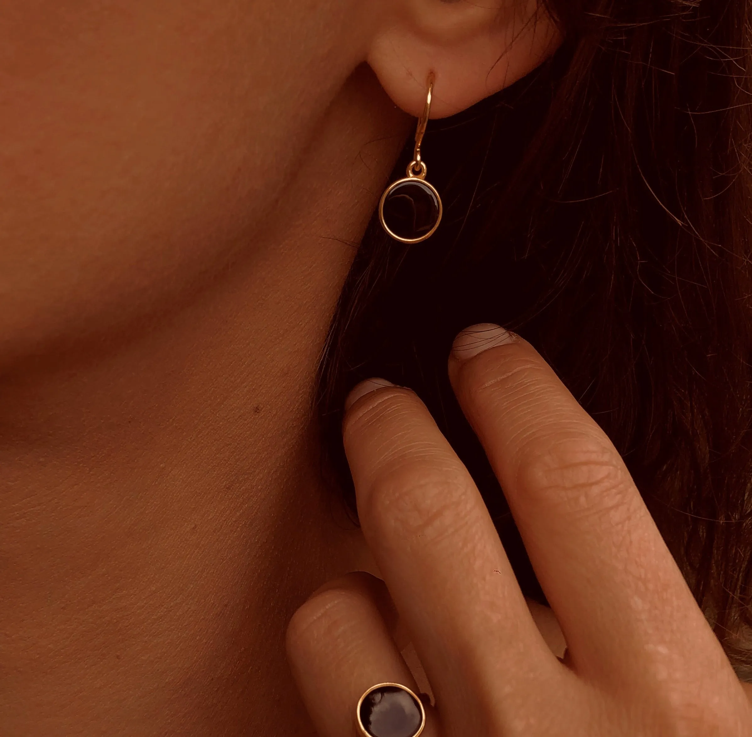 9k Yellow Gold Earrings Assembled with Black Onyx