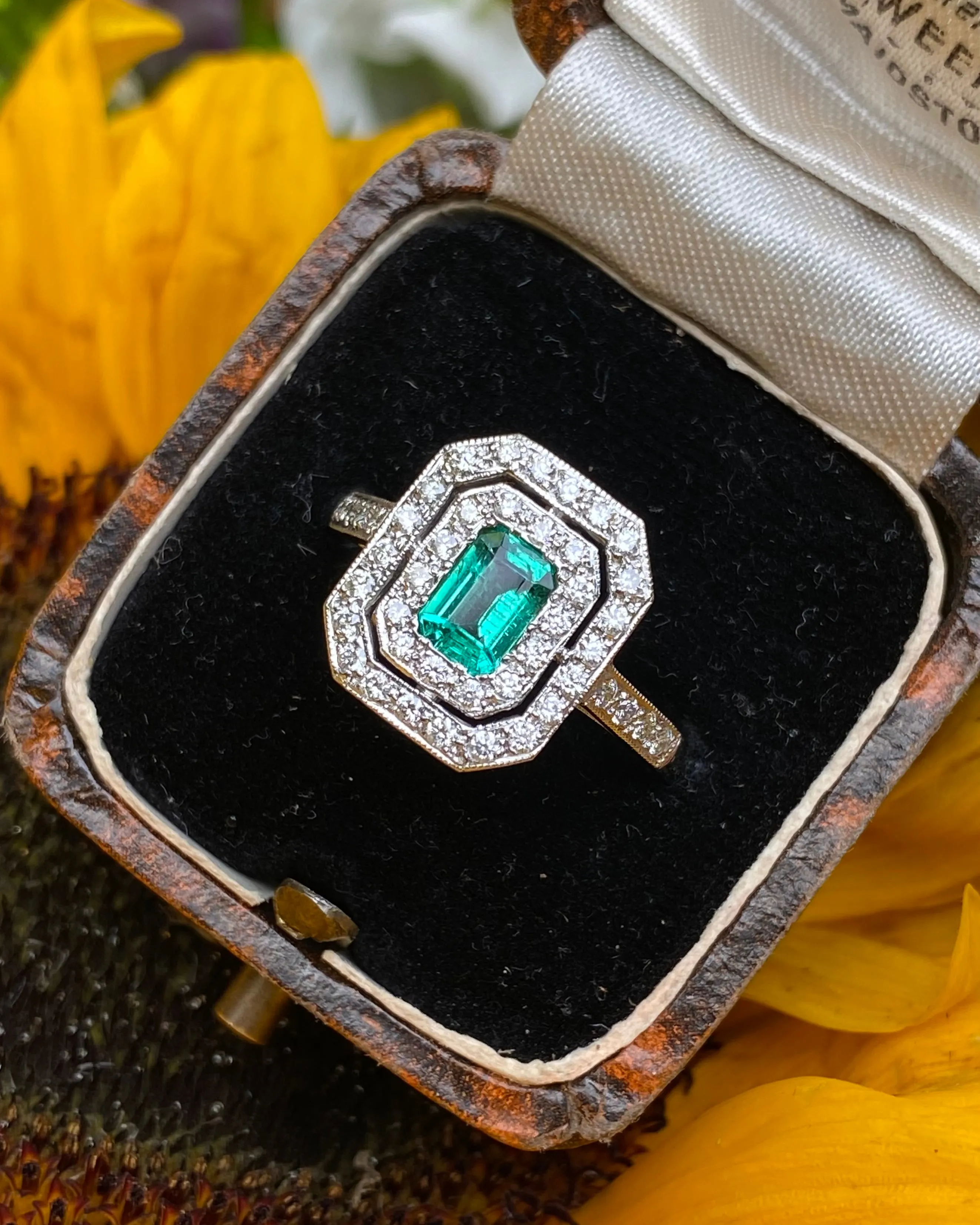 Art Deco Emerald and Diamond Platinum Ring 0.60ct   0.60ct