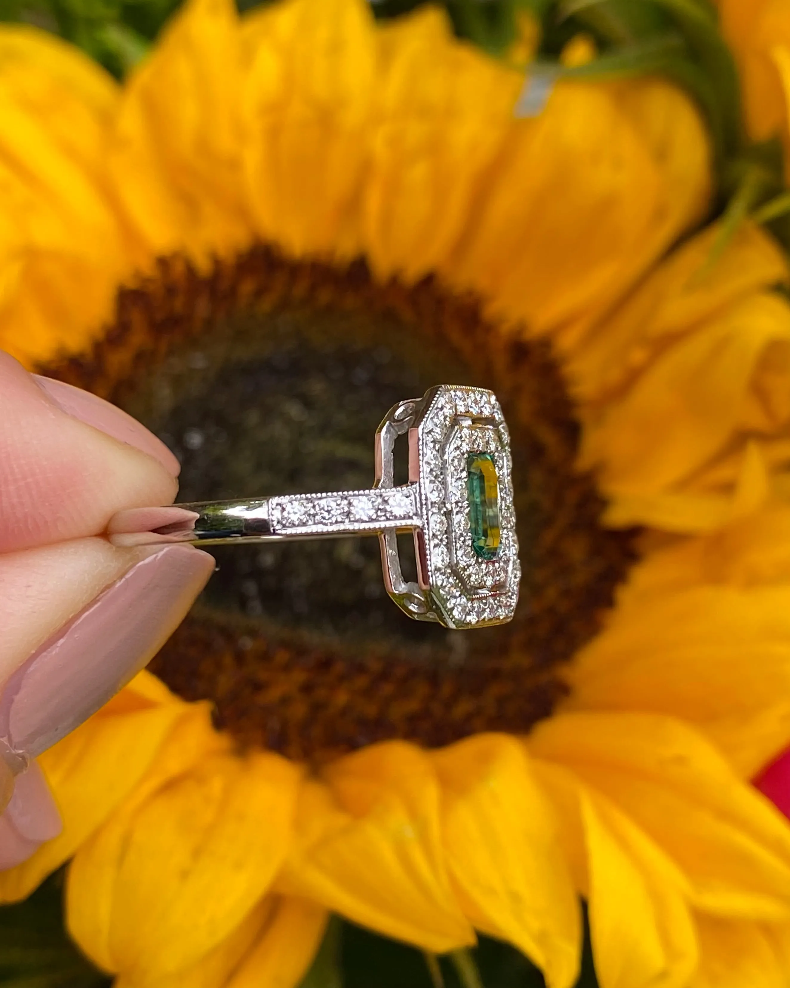 Art Deco Emerald and Diamond Platinum Ring 0.60ct   0.60ct
