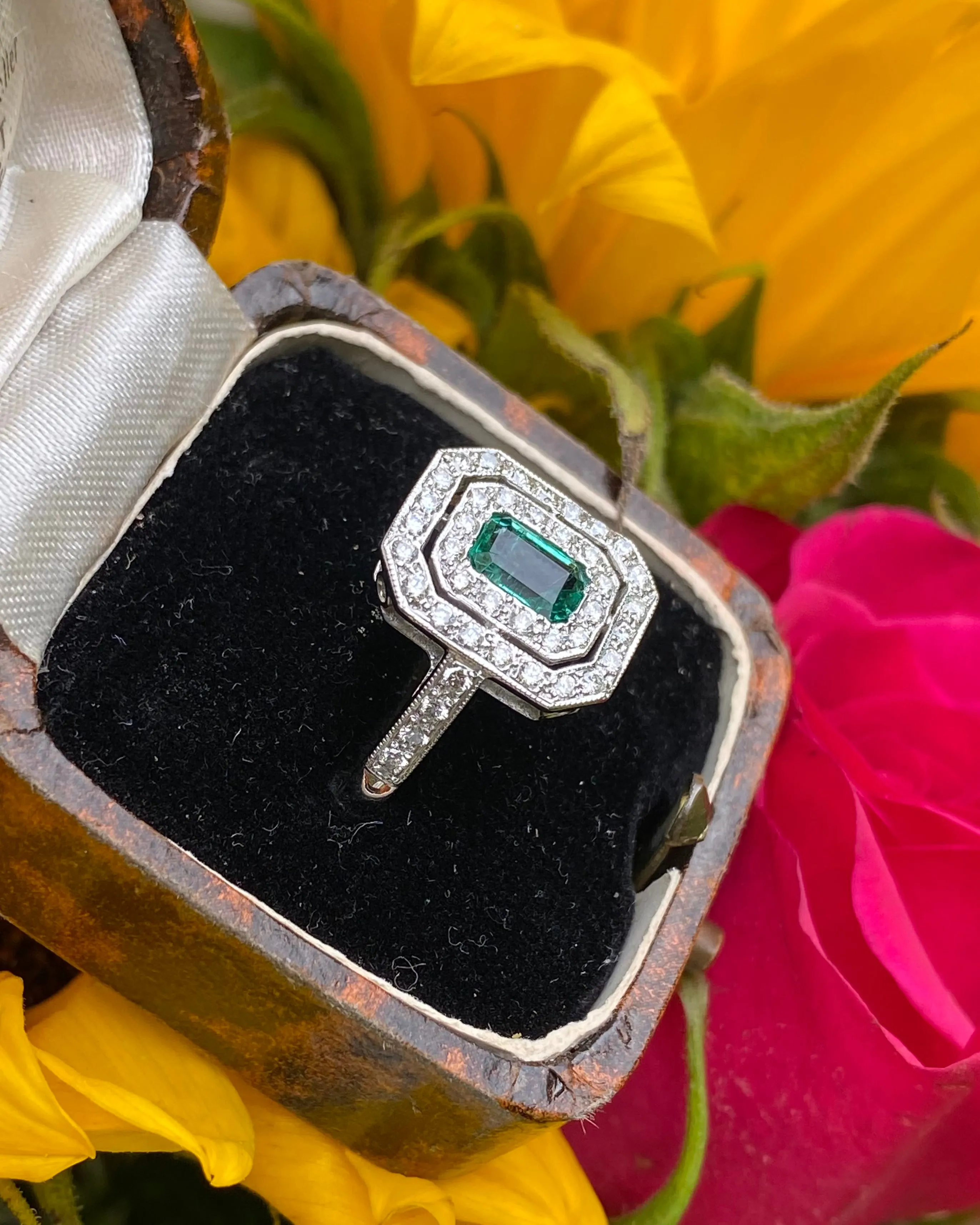 Art Deco Emerald and Diamond Platinum Ring 0.60ct   0.60ct