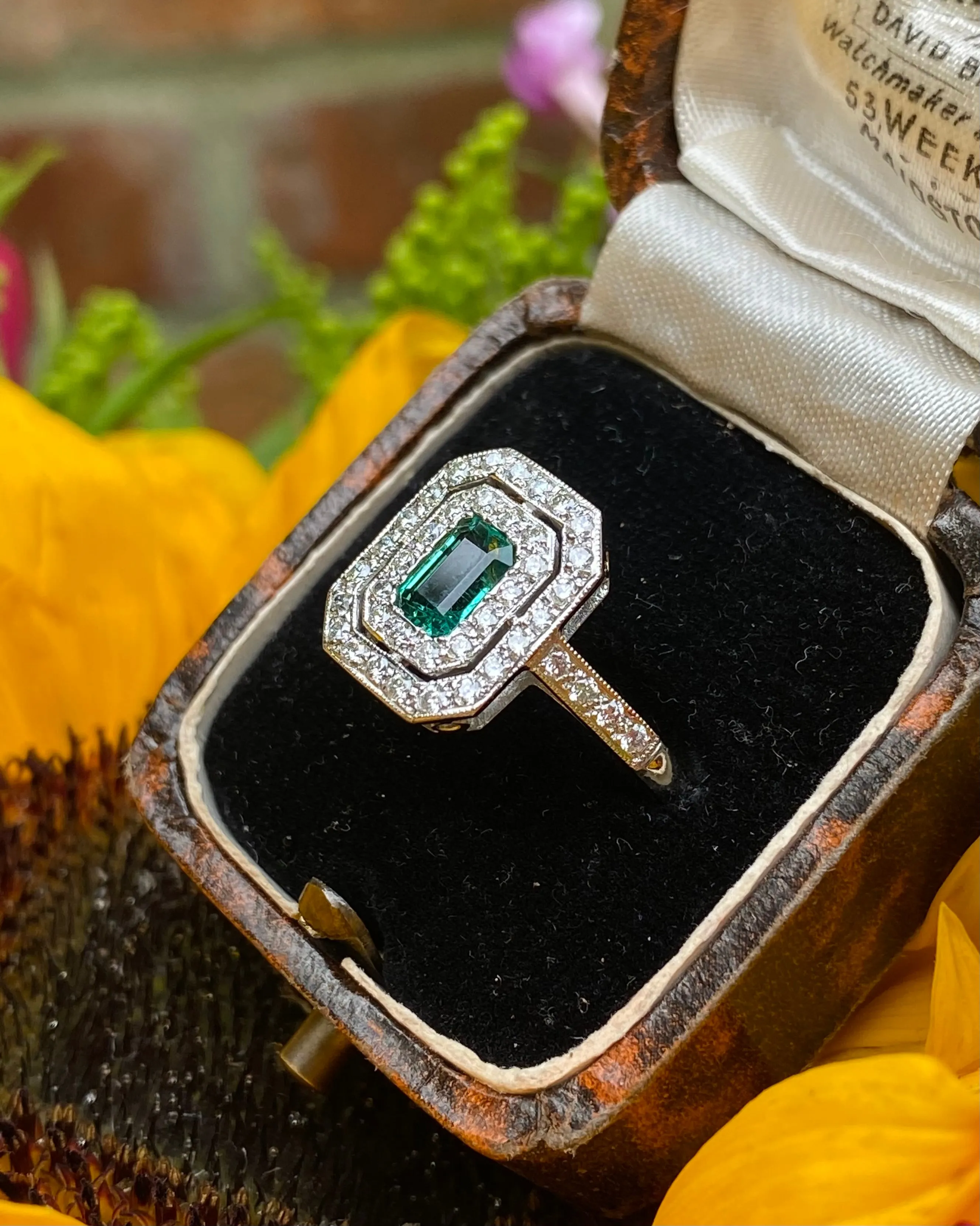Art Deco Emerald and Diamond Platinum Ring 0.60ct   0.60ct