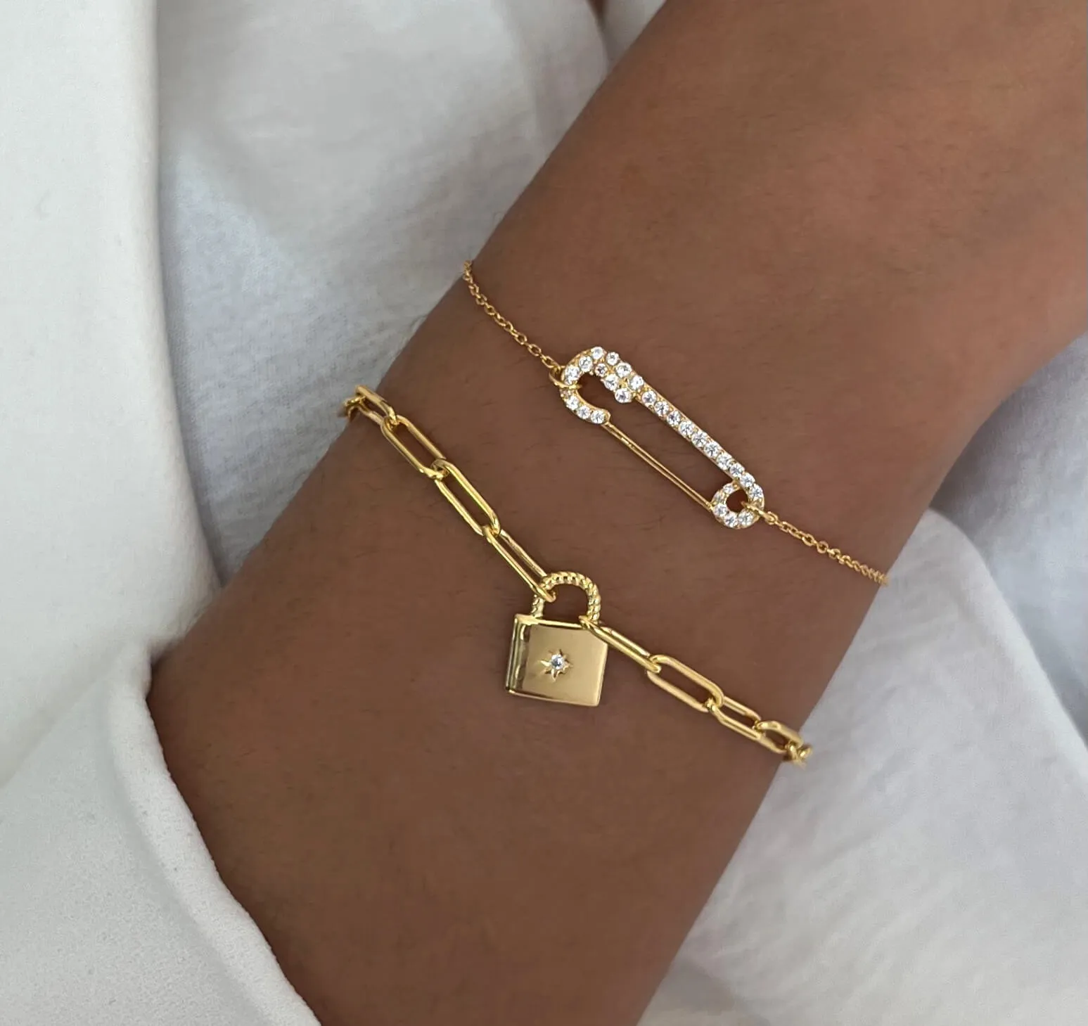 Gold bracelet 18k yellow gold assembled with zirconium oxide