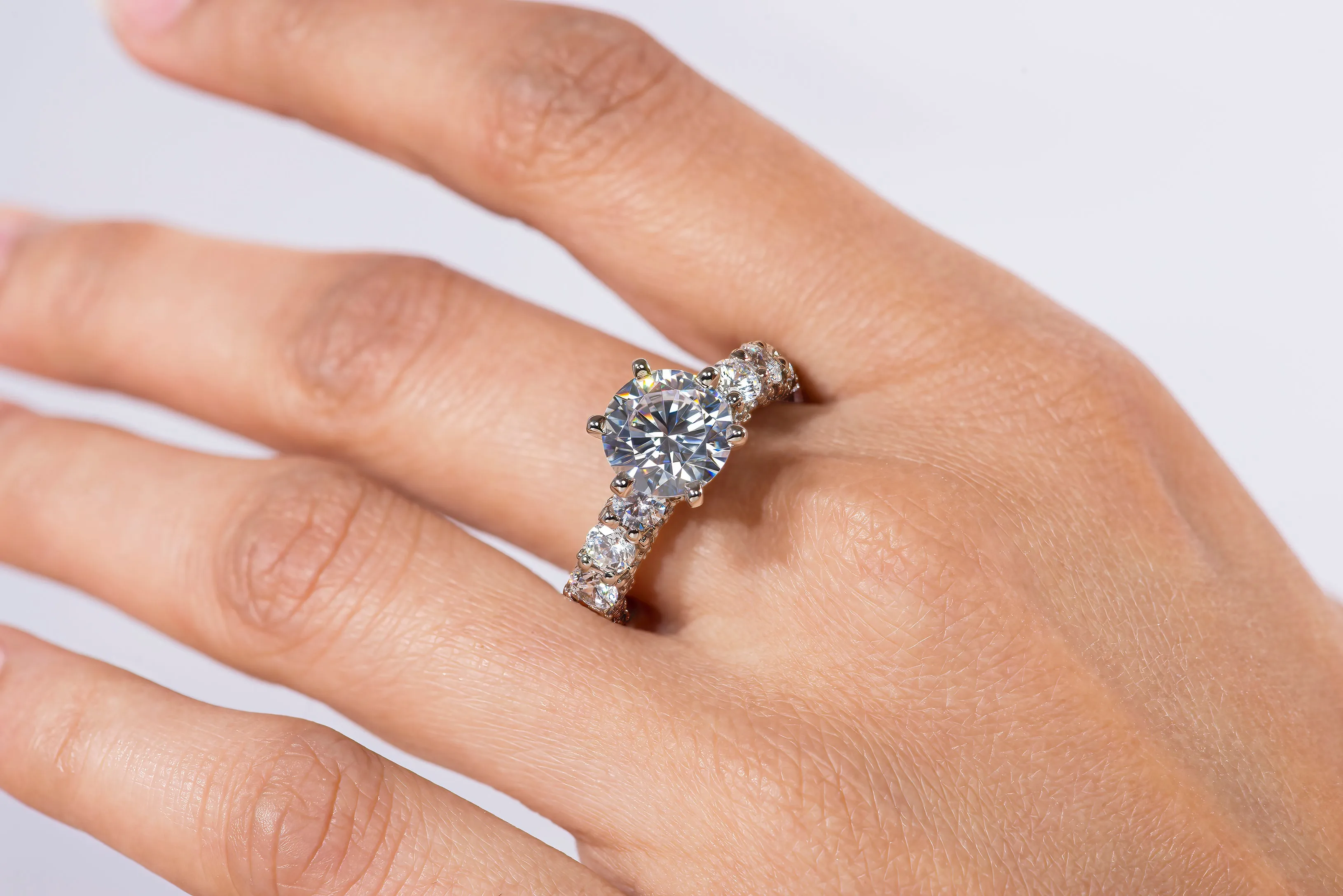 MODERN LOVE RING OF MOISSANITE