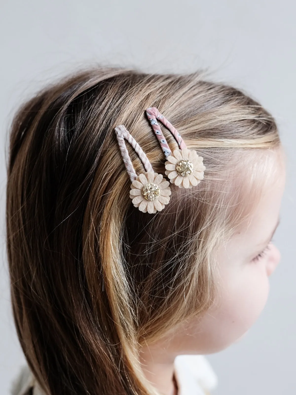 Pink Daisy Clips