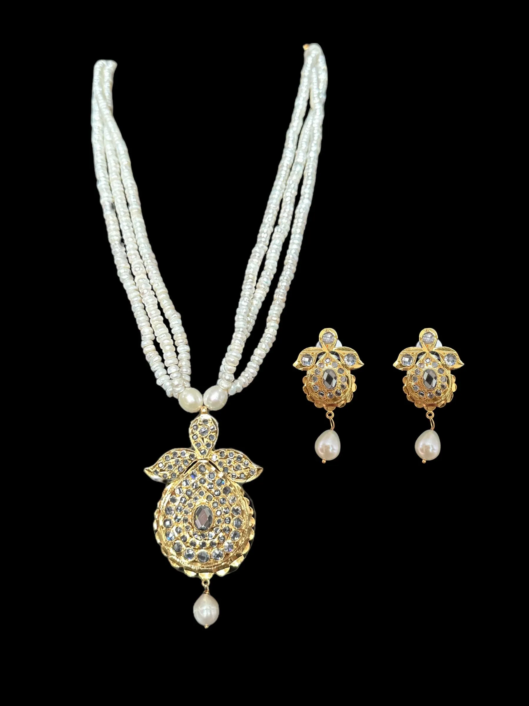 PS398 Zeenat jugni set in fresh water pearls ( SHIPS IN 4 WEEKS )