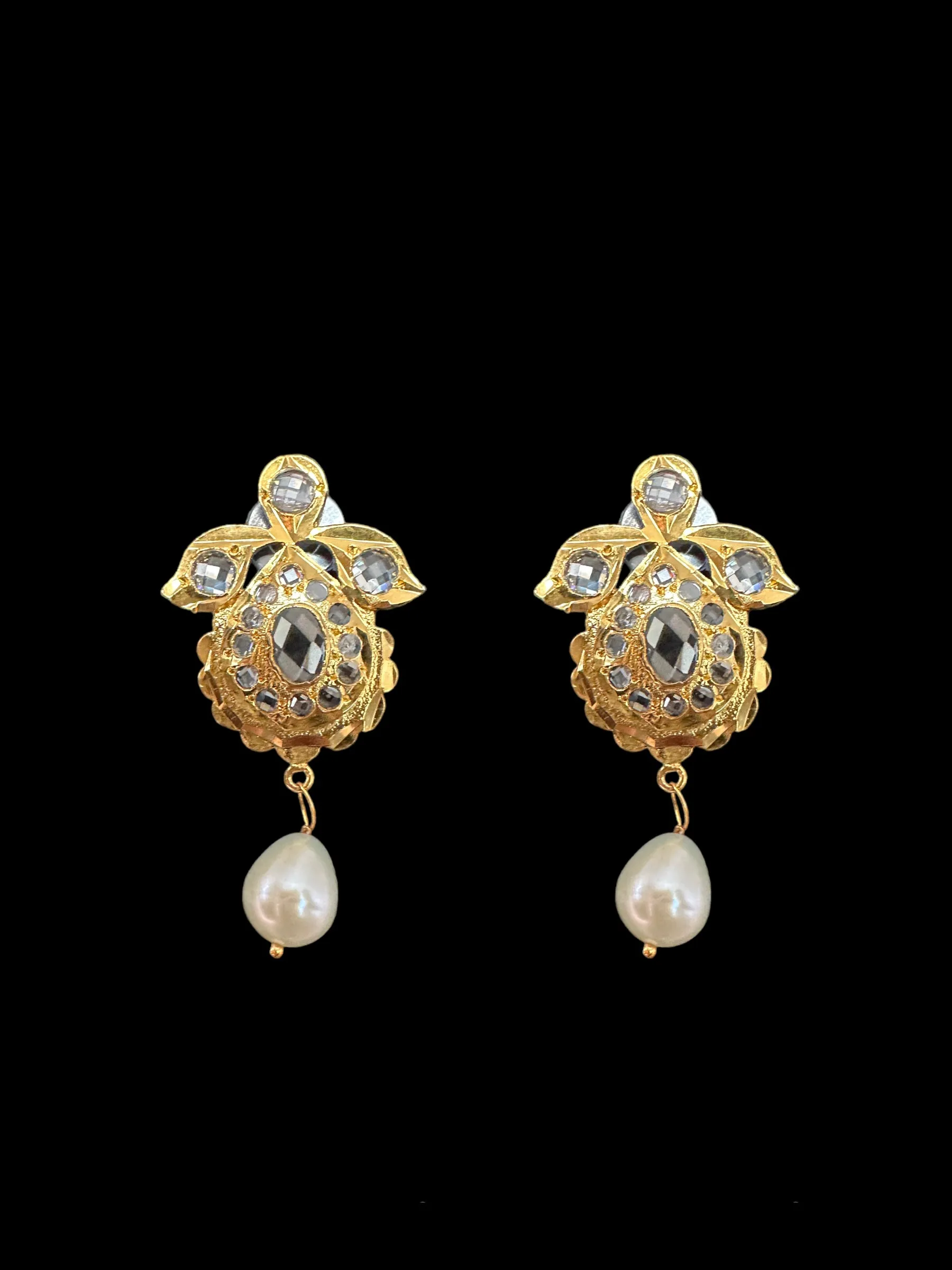 PS398 Zeenat jugni set in fresh water pearls ( SHIPS IN 4 WEEKS )