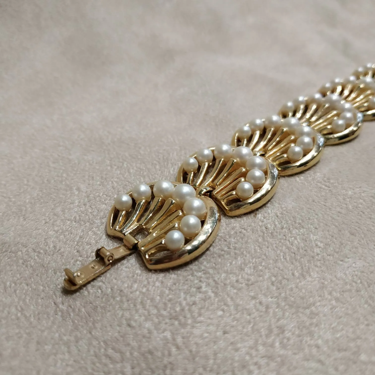 Trifari Flower and Pearl Vintage Bracelet