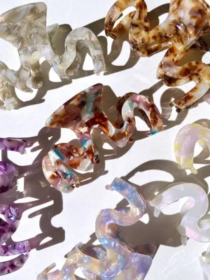 Wavy Resin Hair Claw Clip